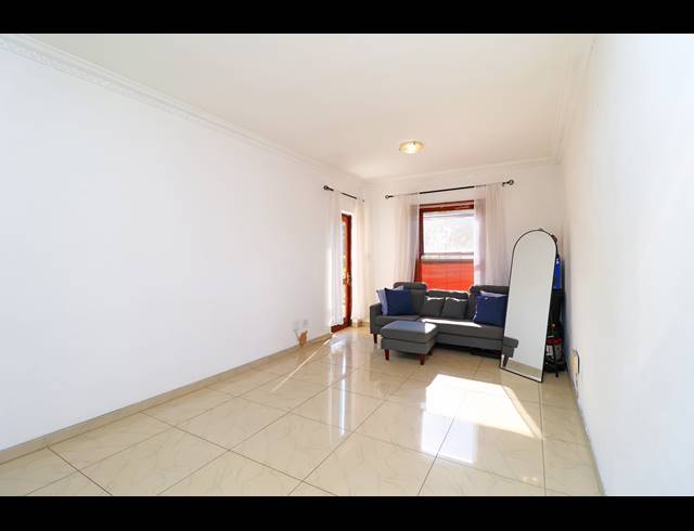 1 BEDROOM APARTMENT FOR SALE IN OAKLANDS